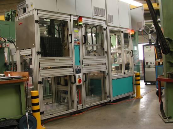 Montageanlage Vollautomatisches Einpressen und Verpacken